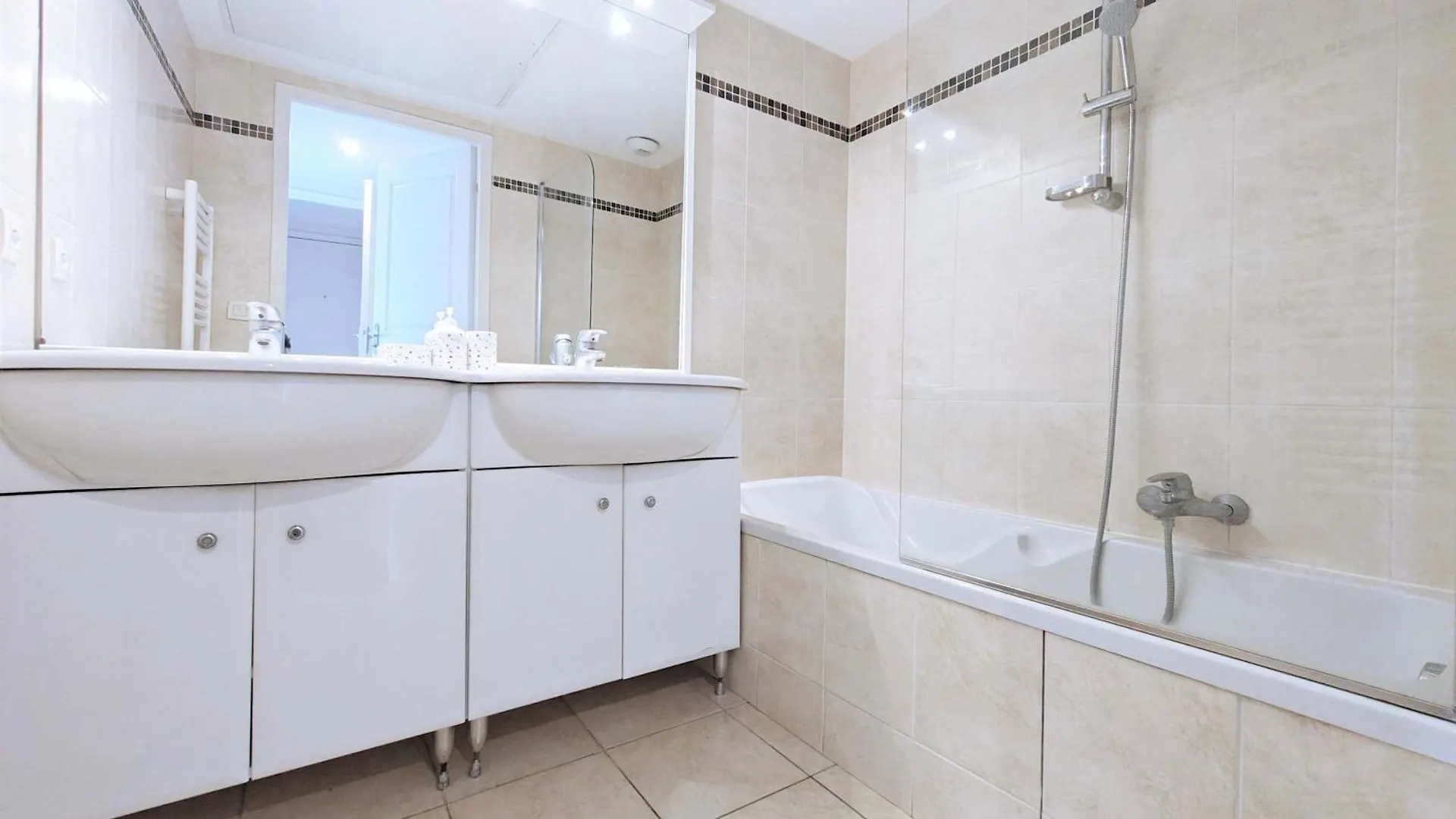 Appartamento B014 Spacieux 2 Chambres Piscine Parking 4Min Plage Cannes